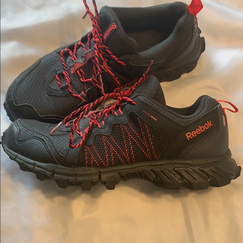 Women’s Reebok - Picture 2 of 3